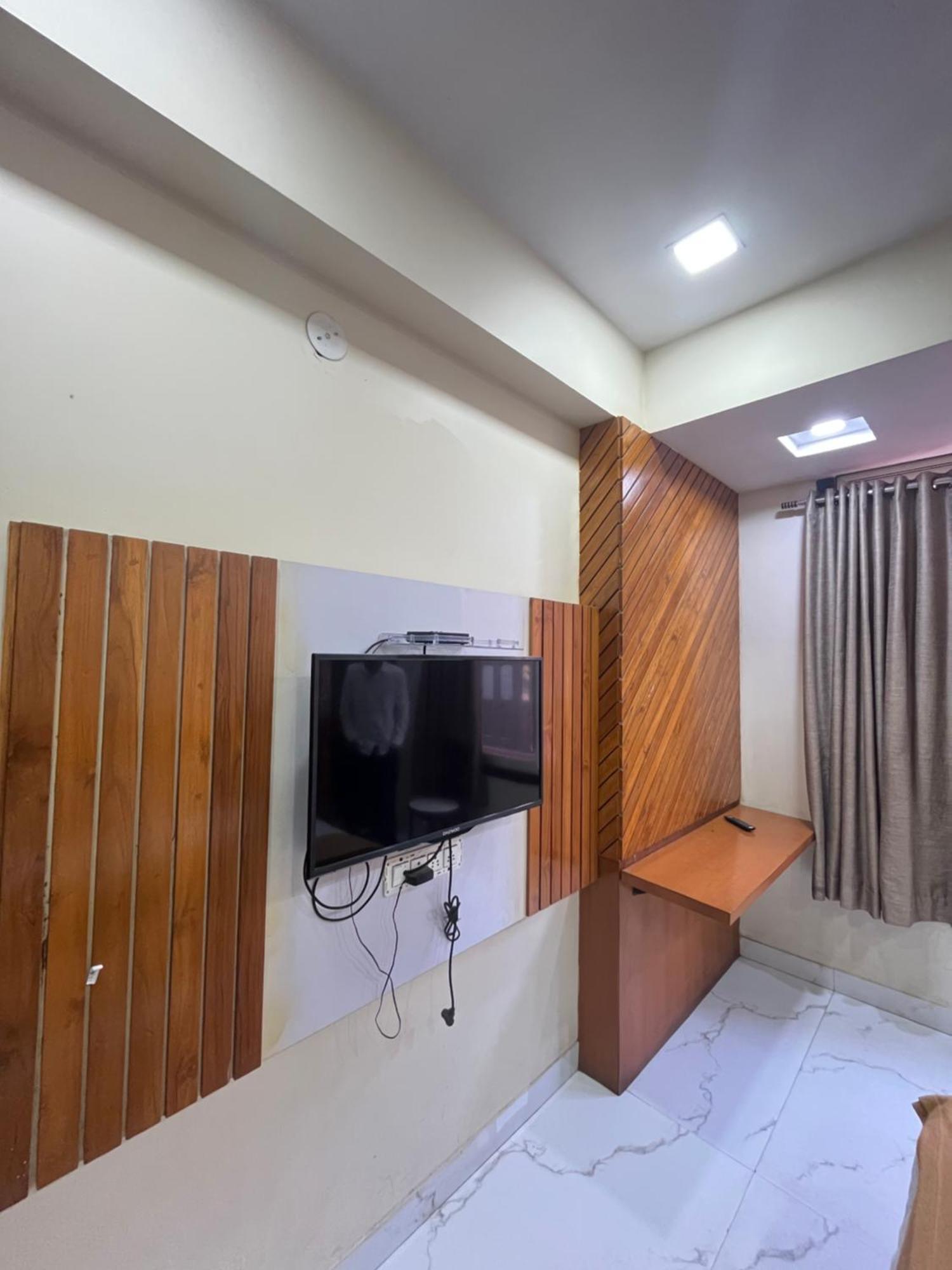 Bansuri Hotel - Opposite Shreenathji Temple Just80Mtr Walk L 1Min Away 966O9O1Oo6 Nāthdwāra Zewnętrze zdjęcie