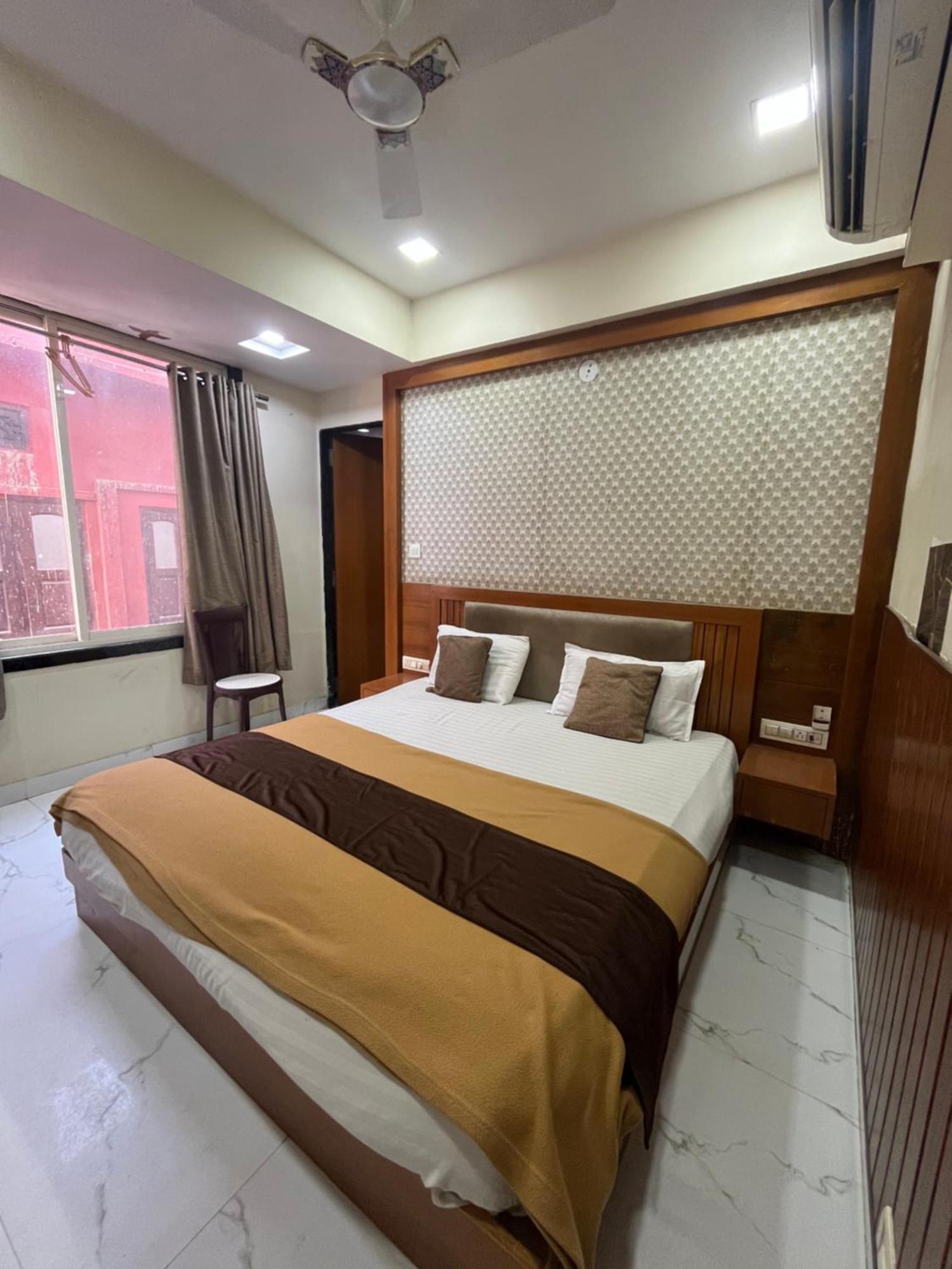Bansuri Hotel - Opposite Shreenathji Temple Just80Mtr Walk L 1Min Away 966O9O1Oo6 Nāthdwāra Zewnętrze zdjęcie