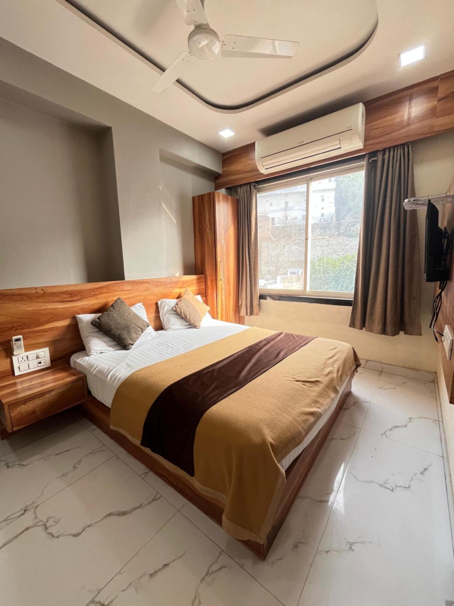 Bansuri Hotel - Opposite Shreenathji Temple Just80Mtr Walk L 1Min Away 966O9O1Oo6 Nāthdwāra Zewnętrze zdjęcie