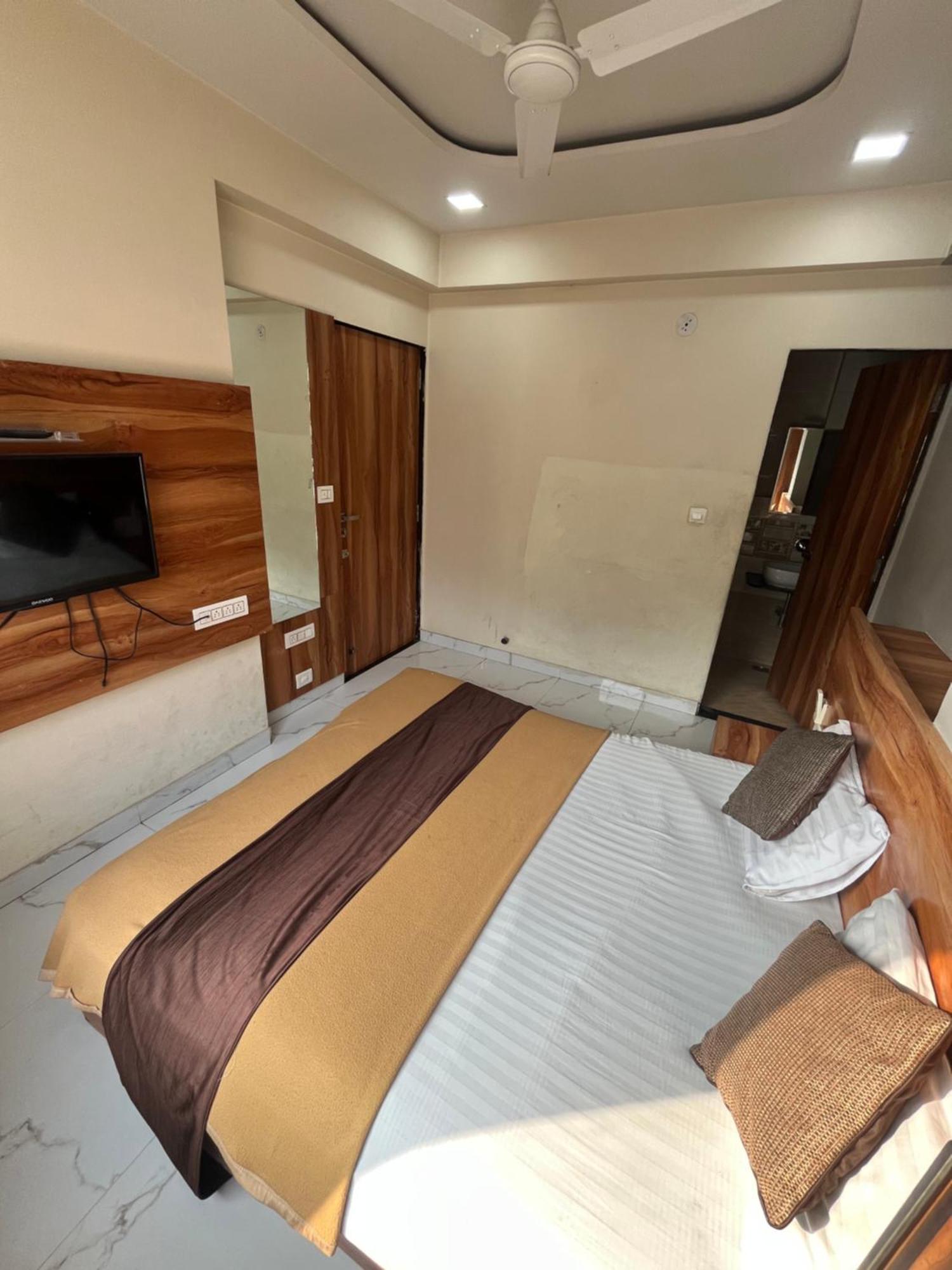 Bansuri Hotel - Opposite Shreenathji Temple Just80Mtr Walk L 1Min Away 966O9O1Oo6 Nāthdwāra Zewnętrze zdjęcie