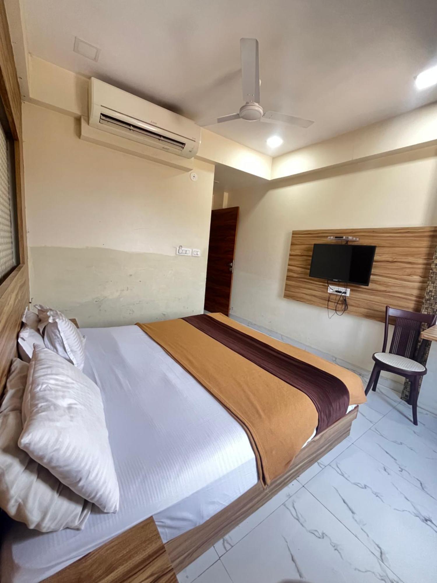 Bansuri Hotel - Opposite Shreenathji Temple Just80Mtr Walk L 1Min Away 966O9O1Oo6 Nāthdwāra Zewnętrze zdjęcie