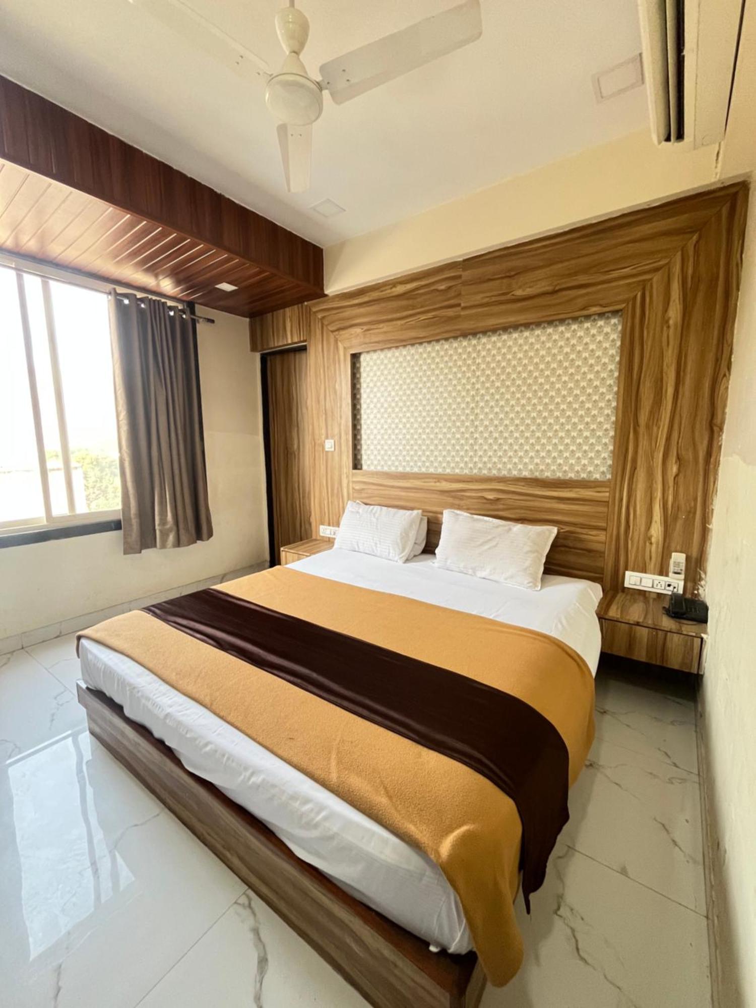 Bansuri Hotel - Opposite Shreenathji Temple Just80Mtr Walk L 1Min Away 966O9O1Oo6 Nāthdwāra Zewnętrze zdjęcie